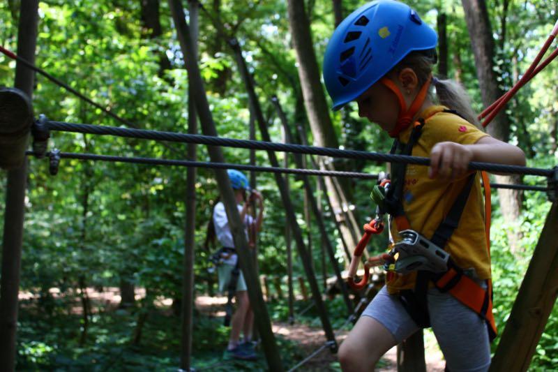 Kötélpálya a Kerekerdő Kalandparkban – Kerekerdő Kalandpark